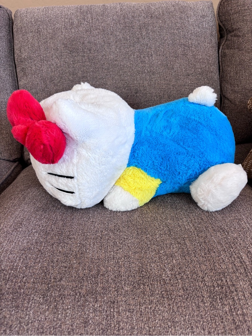 Hello Kitty plush - Picture 2 of 8